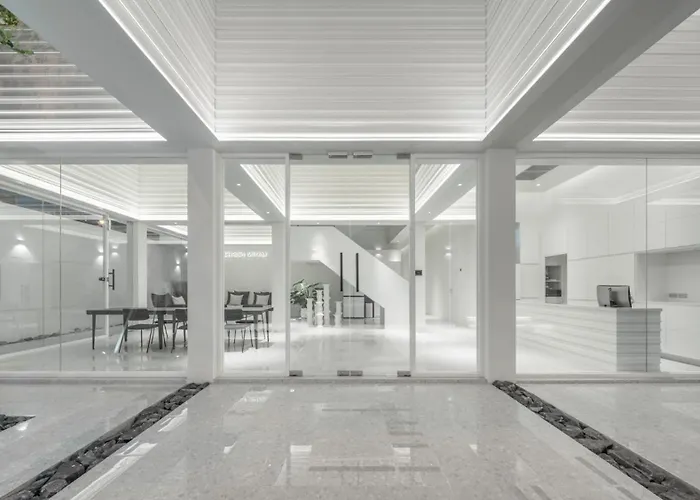 Matini Grandstation Hostel *